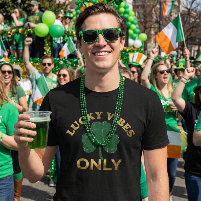 Camiseta Dia de São Patrício Vibrações Sortudas Shamrock Di (Criador carregado)