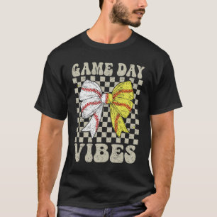 Camiseta Dia do Jogo Vibes Arco Coquette Softball Mama Soft