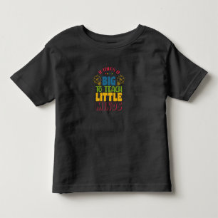 Camiseta Dia do Professor É Preciso Um Grande Para Ensinar 