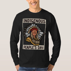 Camiseta Dia dos Povos Indígenas com adorno de cabeça indíg