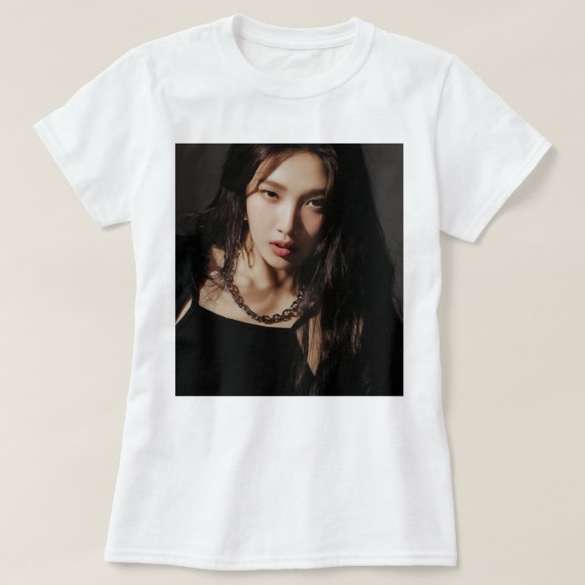 Camiseta Dia Oferece o Red Underground Velvet Presente no H (Frente do Design)