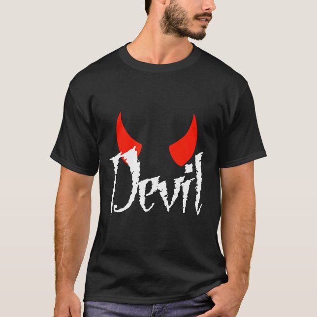 Camiseta Diabo Halloween Matando Casal 1 (Frente)