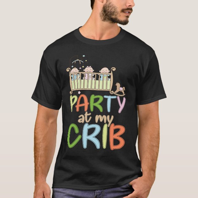 Camiseta Diaper Boy Girl Party In My Crib Wet Messy Little  (Frente)