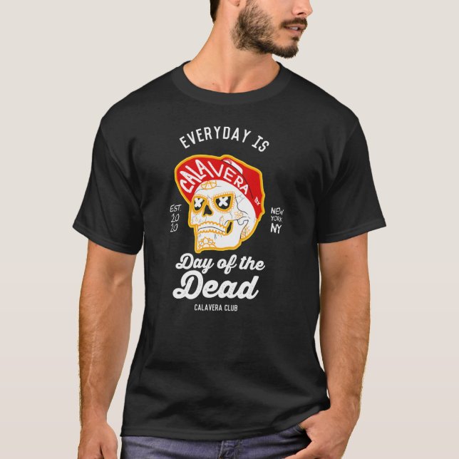 Camiseta Diariamente é o Dia dos Mortos (Calavera Hat) (Frente)