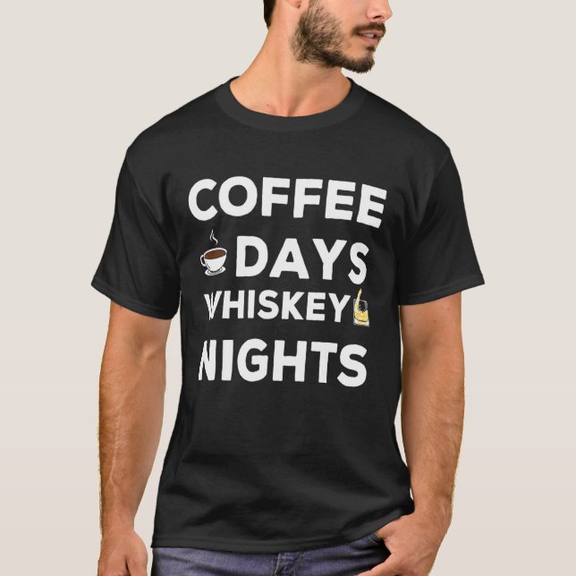 Camiseta Dias de Café Noites de Whkey (Frente)