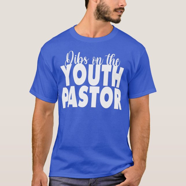 Camiseta Dibs Sobre O Presente Da Mulher Do Pastor Da Juven (Frente)