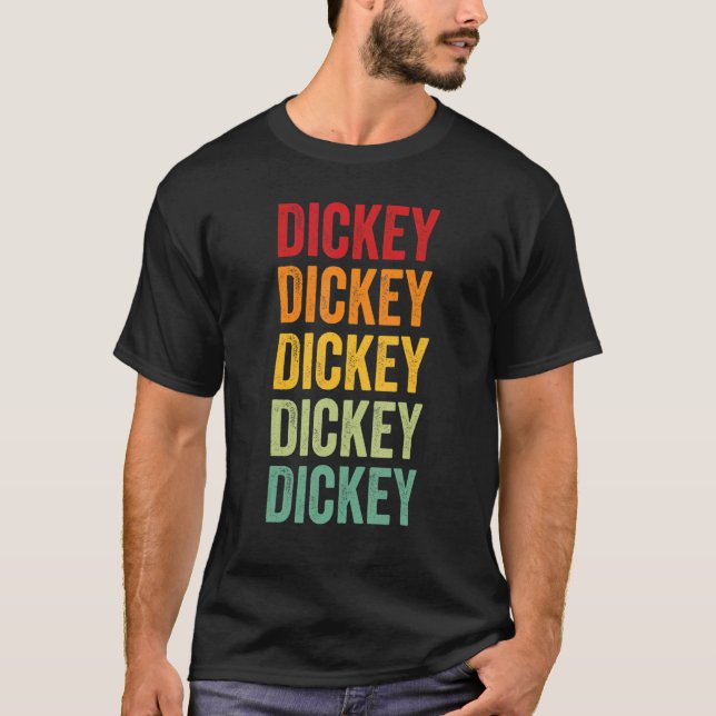 Camiseta Dickey County North Dakota Design de texto Rainbow (Frente)