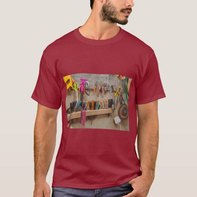 Camiseta Diferentes Ferramentas de Trabalho Design – Constr (Frente)
