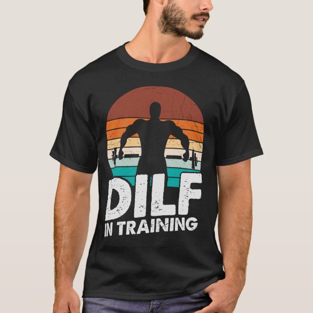 Camiseta DILF No Treinamento De Vintagem Funny (Frente)