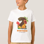 Camiseta Dino Birthday Tshirt personalizada para Irmão<br><div class="desc">Combine a roupa do seu filho no dia especial dele com este Irmão da celebrante camisa de dino. Visite meu compro para ver outros itens com o mesmo tema!</div>