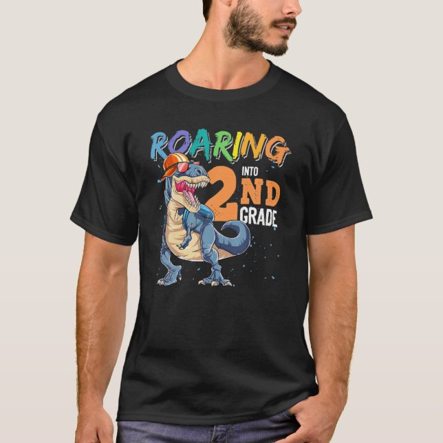 Camiseta Dinossauro Engraçado De Volta Às Escolas, Envolven (Frente)