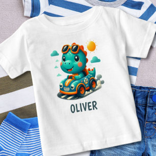Camiseta Dinossauro Fofo em um Carro de Corrida Personaliza