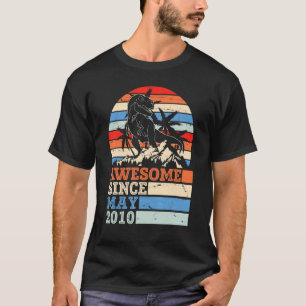 Camiseta Dinossauro Incrível Desde Maio De 2010 Feliz Anive