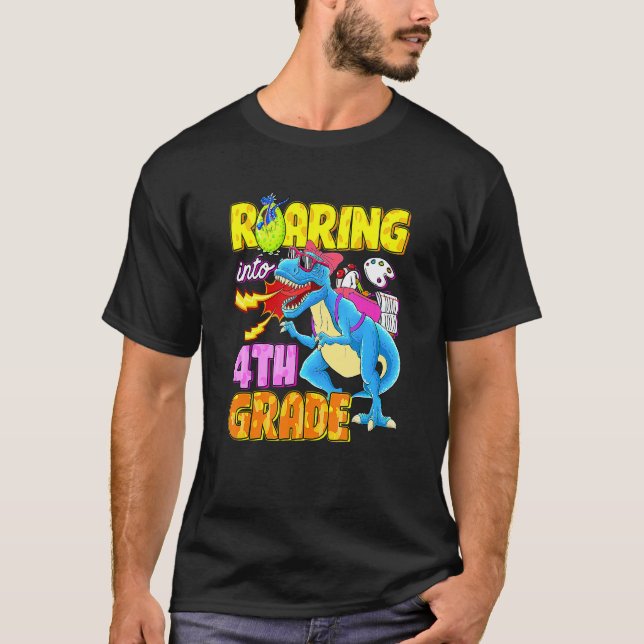 Camiseta Dinossauro Rugindo na Sala dos Professores da 4ª S (Frente)