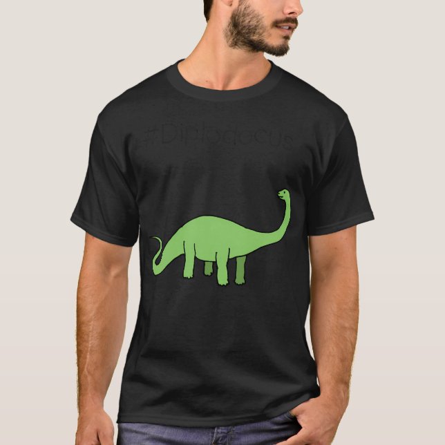 Camiseta Diplodocus - Design de Dinossauro por Designs Cecc (Frente)