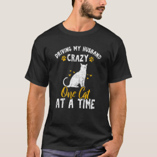 Camiseta Dirigindo Meu Marido Um Gato Louco De Cada Vez Gat