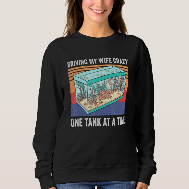 Camiseta Dirigindo Minha Esposa Um Tanque De Cada Vez (Frente)