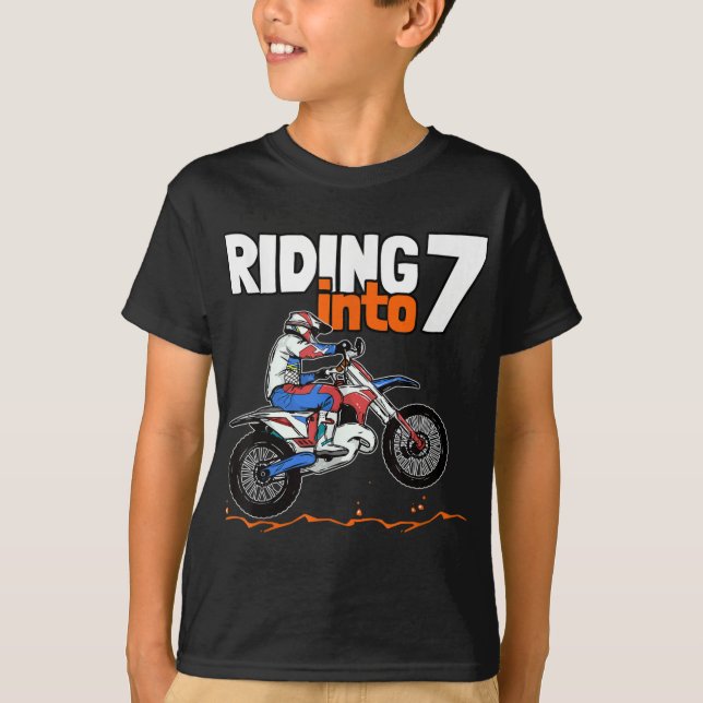 Camiseta Dirigindo-se a 7 Camadas de Sujeira com 7 Anos de  (Frente)