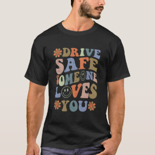 Camiseta Dirija com Segurança Alguém Te Ama