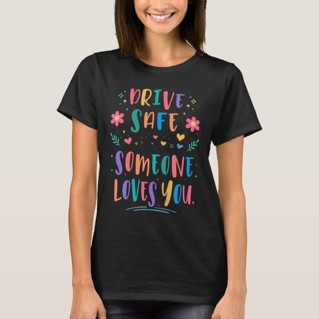 Camiseta Dirija com segurança, alguém te ama (Frente)