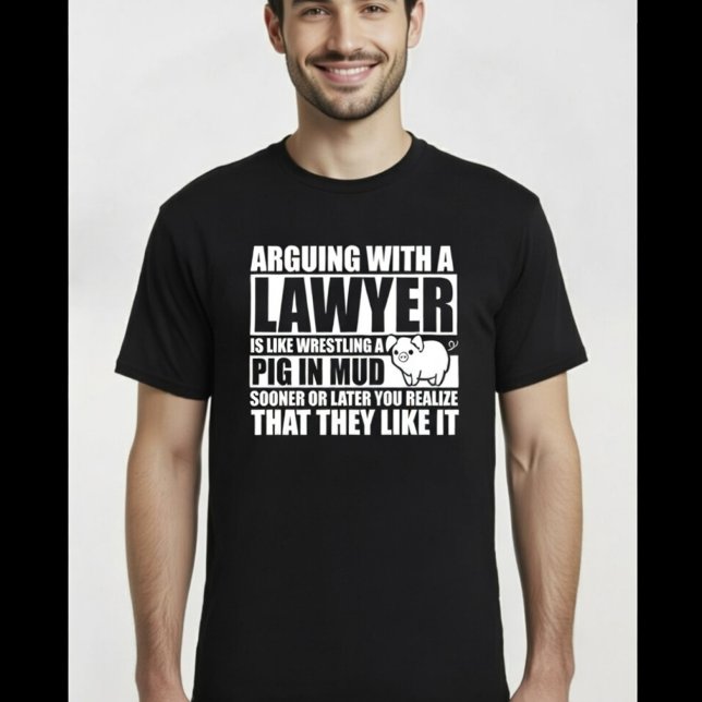 Camiseta Discutindo com um Advogado como Lutar com um Porco (Criador carregado)