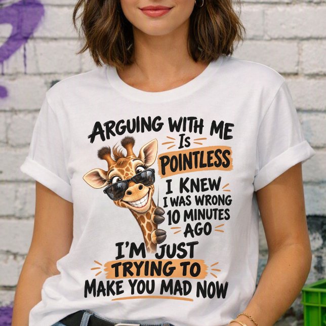 Camiseta Discutir Comigo É Inútil Girafa Engraçada  (Arguing With Me Is Pointless Funny Giraffe T-Shirt)