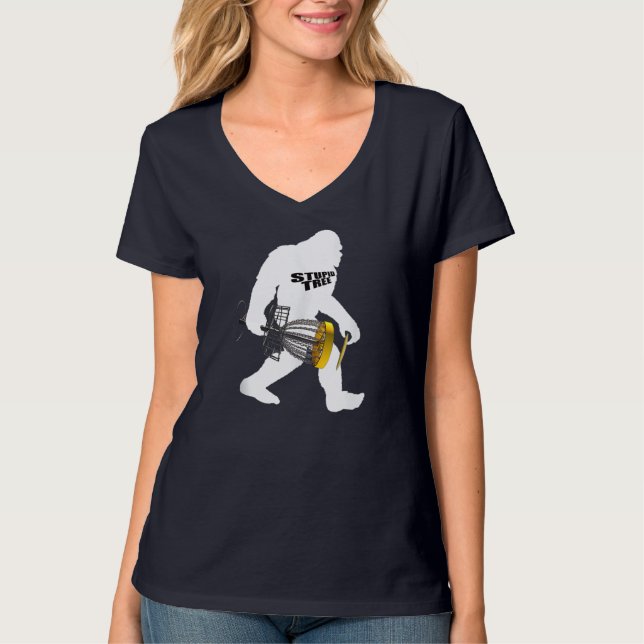 Camiseta Disk Golf Tocando Pé Grande Com Uma Cota De Árvore (Frente)