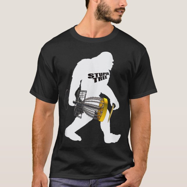 Camiseta Disk Golf Tocando Pé Grande Com Uma Cota De Árvore (Frente)