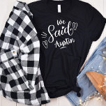 Camiseta Dissemos A Austin Festa de solteira Negra Engraçad<br><div class="desc">Um design moderno bonito para a festa de casamento ou para uma solteira se livrar. As palavras irrisórias" Dissemos Austin" em uma tenda preta, tem coração e certamente será notado. Destino da festa de solteira... Austin Texas. Podem ser vestidos para janto de ensaio, e juntamente com a sua festa de...</div>
