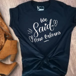 Camiseta Dissemos A Nova Orleans Uma Bachelorfina Negra<br><div class="desc">Um design moderno bonito para a festa de casamento ou para uma solteira se livrar. "Dissemos Nova Orleans" numa tenda preta,  tem coração e deve ser notado. Destino da festa de solteira... Nova Orleans,  pode ser vestida para janto de ensaio,  e junto com sua festa de casamento.</div>