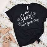 Camiseta Dissemos Nova Iorque Black Funny Bachelorette<br><div class="desc">Um design moderno bonito para a festa de casamento ou para uma solteira se livrar. As palavras irrisórias" Dissemos "Nova Iorque" em uma tenda preta, tem coração e certamente será notado. Destino da festa de solteira... NYC. Podem ser vestidos para janto de ensaio, e juntamente com a sua festa de...</div>
