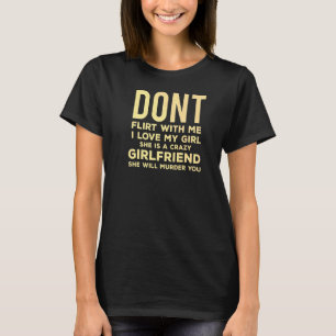 Camiseta Distante Não flerte comigo minha Namorada