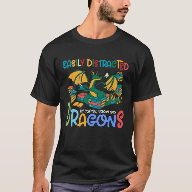 CAMISETA DISTRACTED BY DRAGONS BOYS AND GIRLS BOOK CLUB REA (Frente)