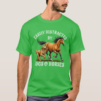 Camiseta Distraída Facilmente por Cavalos e Cães Mulheres M