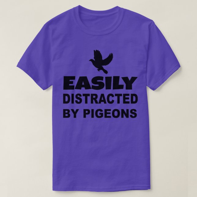 Camiseta Distraído Facilmente Pelos Pombos 3 (Frente do Design)