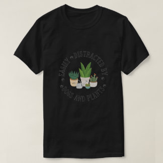 Camiseta Distraídos Facilmente Por Cães e Plantas