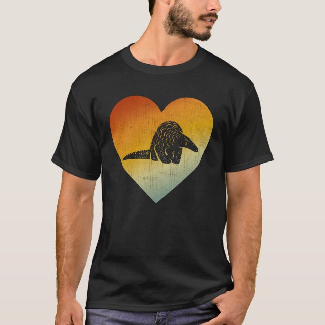 Camiseta Distressed Heart Retro Style Men Women Pangolins (Frente)