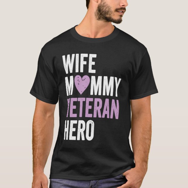 Camiseta Distressed Veteran  Wife Mommy Veteran Hero (Frente)