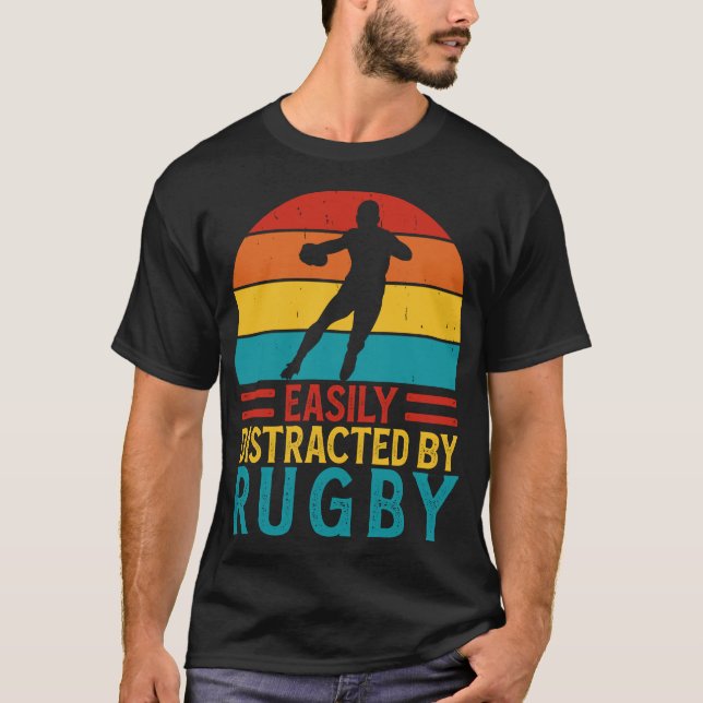 Camiseta Distribuído Facilmente Por Rugby - Jogador Engraça (Frente)