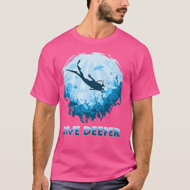 Camiseta Dive Deeper Aquatic Scuba Diver Illustration Divin (Frente)
