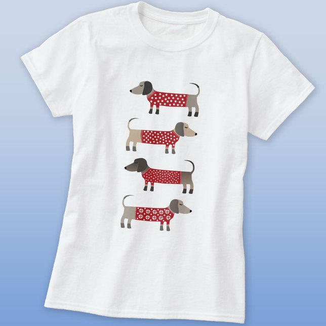 Camiseta Diversão Dachshund Dog (Unisex t-shirt featuring fun Dachshund Sausage or Wiener dogs in red and white festive knitwear)