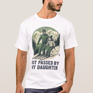 Camiseta Diversão Esquiando Com Filha Levou Chute Da Minha