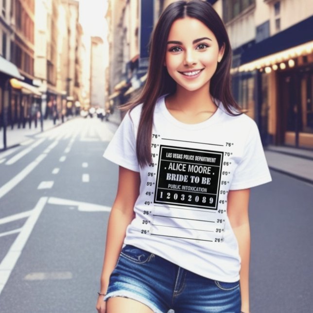 Camiseta Diversão personalizada da polícia partidária (Hilarious custom police mugshot parody sign, bride to be t-shirt.)
