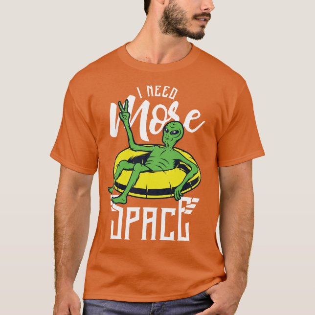 Camiseta Divertida de Alienígena Preciso de Mais E (Frente)