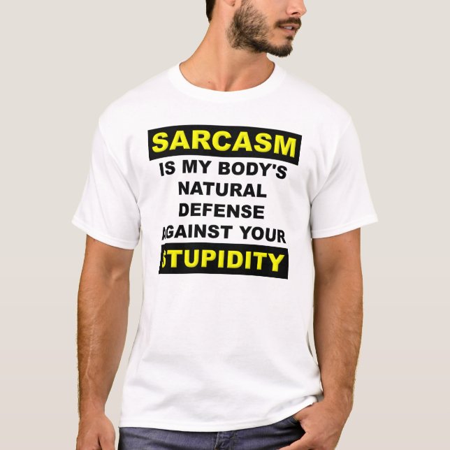 Camiseta Divertida Defesa da Estupidez Sarcasmo (Frente)