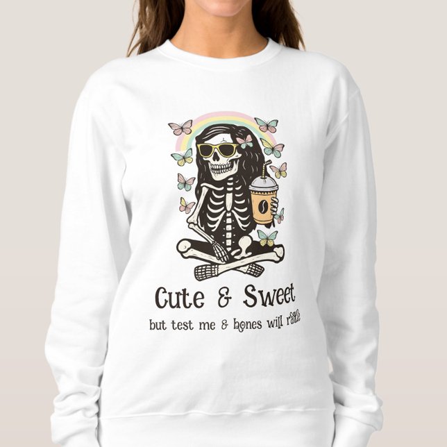 Camiseta Divertido Fofo Doce Halloween  (Cute, spooky, and sassy—your go-to Halloween hoodie for fall chills and bold vibes)