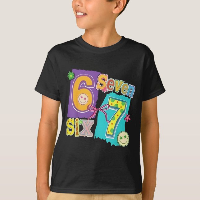Camiseta Divertido Seis Sete 6 7 Meme 67 Design para Mulher (Frente)