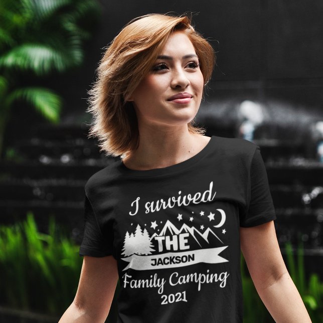 Camiseta Divertido sobrevivi ao acampamento da família (Criador carregado)