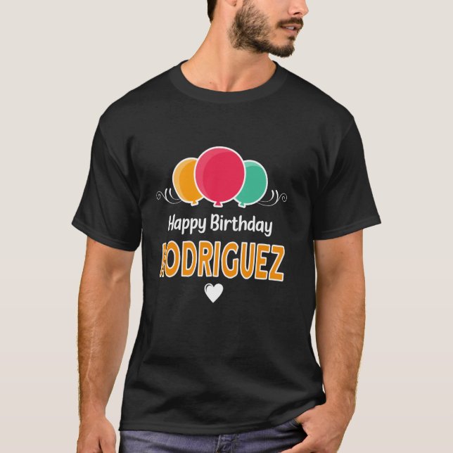 Camiseta Dizendo Feliz Aniversário Rodriguez (Frente)