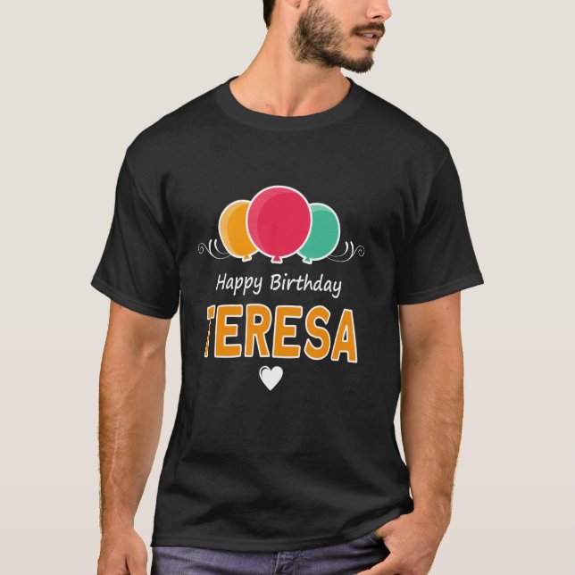 Camiseta Dizendo Feliz Aniversário Teresa (Frente)